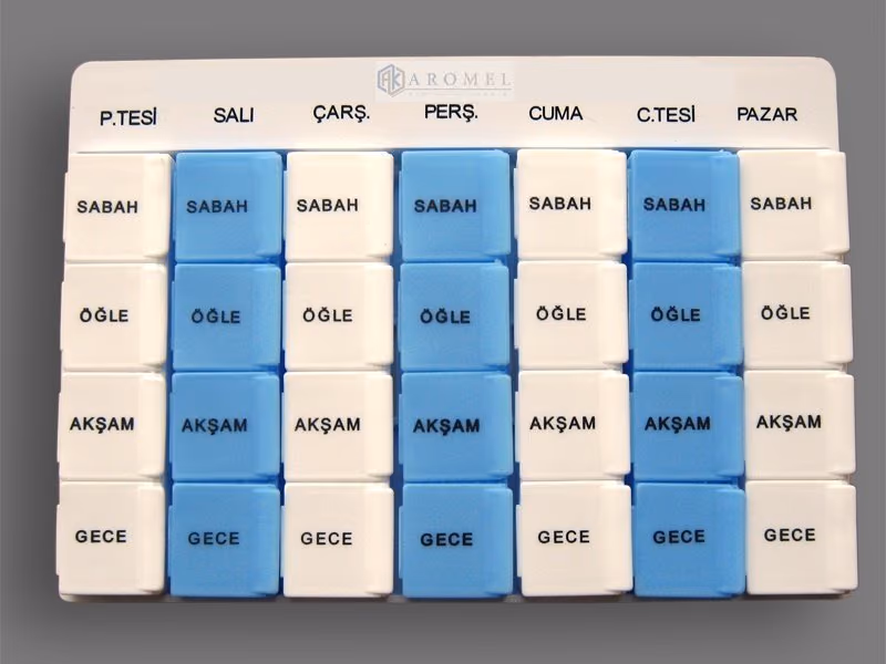 Haftalık İlaç Kutusu 28 Bölmeli (Mavi/Beyaz)